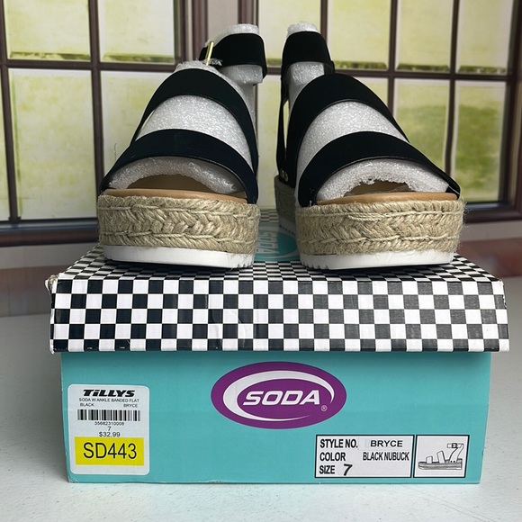 SODA Bruce Style Black Ankle Banded Flats - Picture 2 of 4